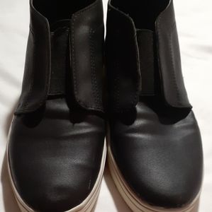 Universal Thread Shoes